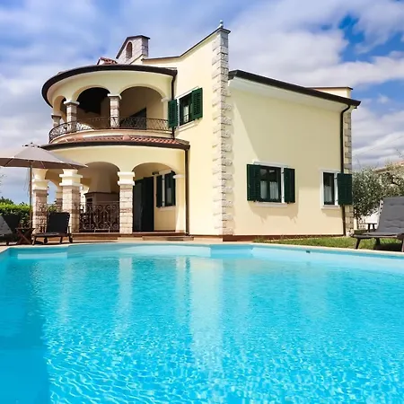 Sophie Villa